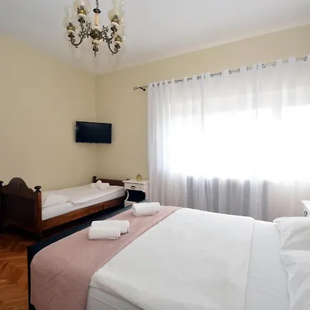 Kamen Kuca 3* Podstrana