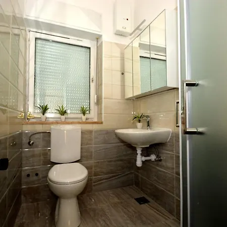 Kamen Kuca Podstrana