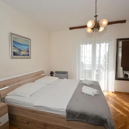 Kamen Kuca Podstrana