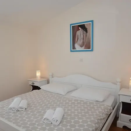 Kamen Kuca Podstrana