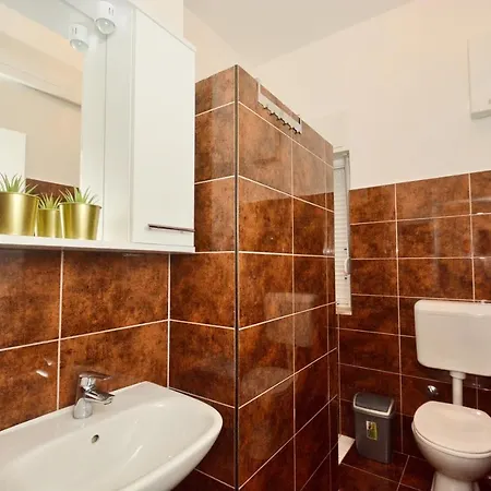 Guest house Kamen Kuca 3*