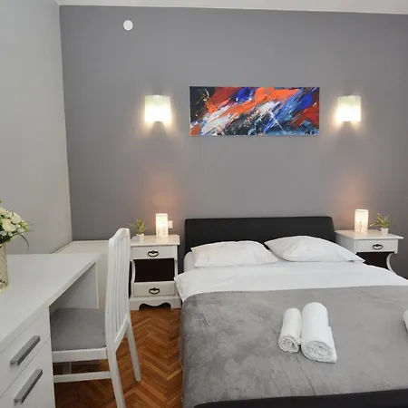 Kamen Kuća 3*