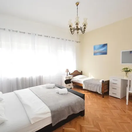 Guest house Kamen Kuca