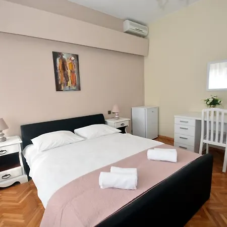 Kamen Kuca 3* Podstrana