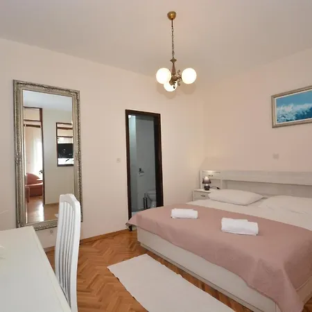 Guest house Kamen Kuca 3*