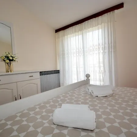 Kamen Kuca Podstrana