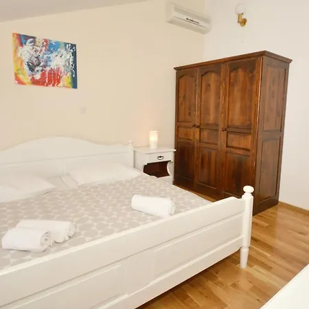 Kamen Kuca Podstrana